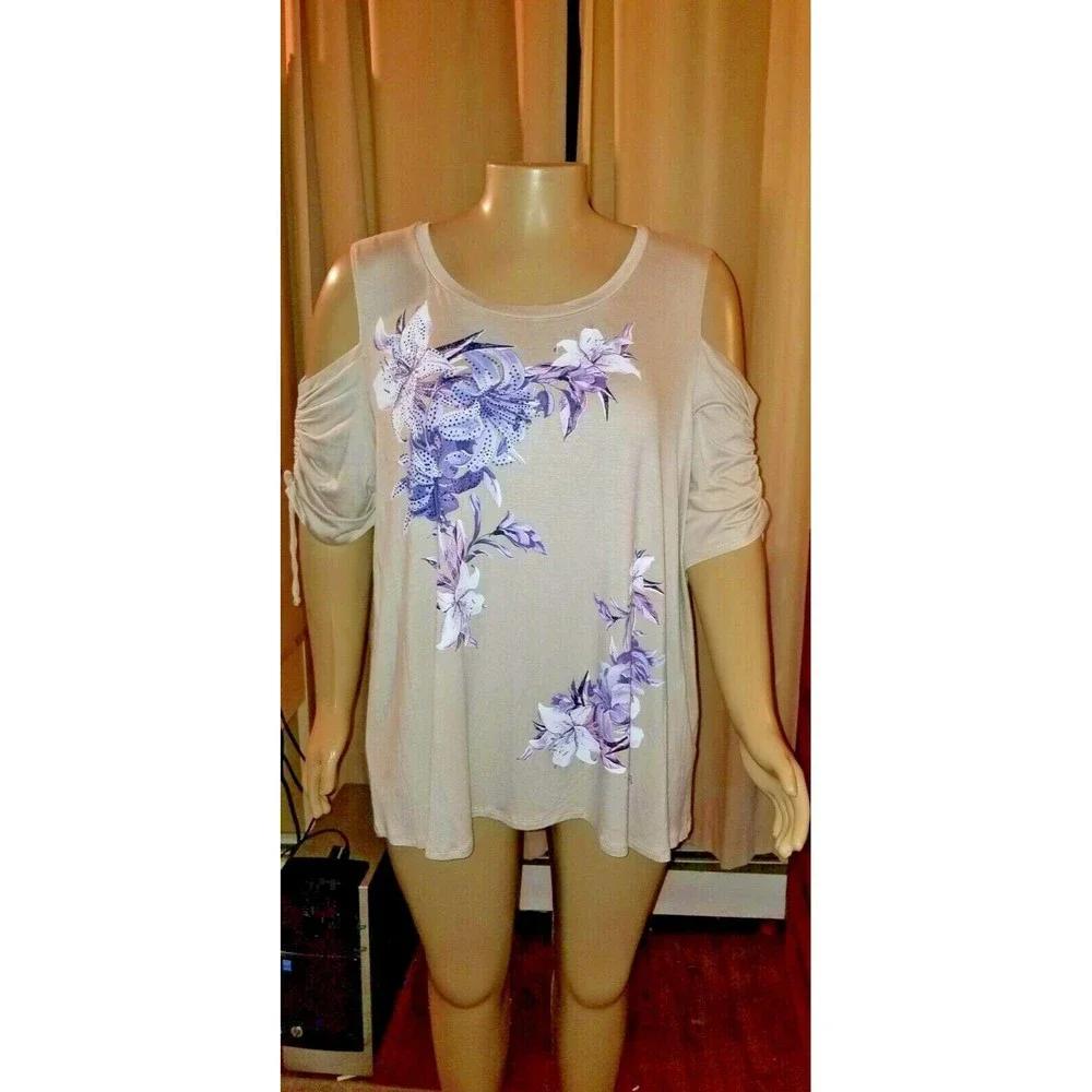 Avenue Cut-Out Shoulders Taupe Purple White Studded Floral Top Size 26/28 - Picture 2 of 5